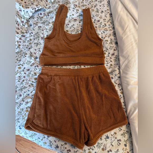 Aerie Rust Lounge Set - Picture 4 of 5